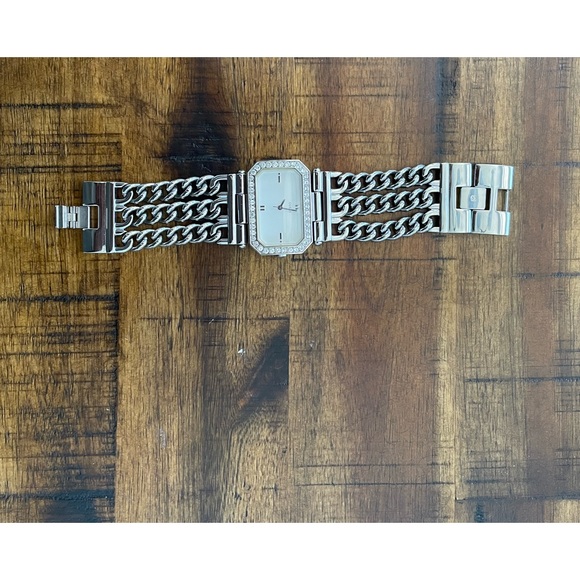Guess silver chain watch - Picture 1 of 3